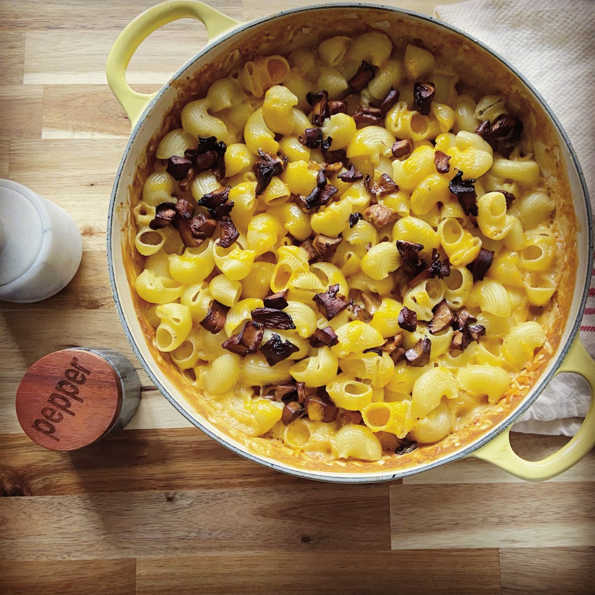 Creamy Roasted Garlic + Chanterelle Mac and Cheese&nbsp;{vegetarian}